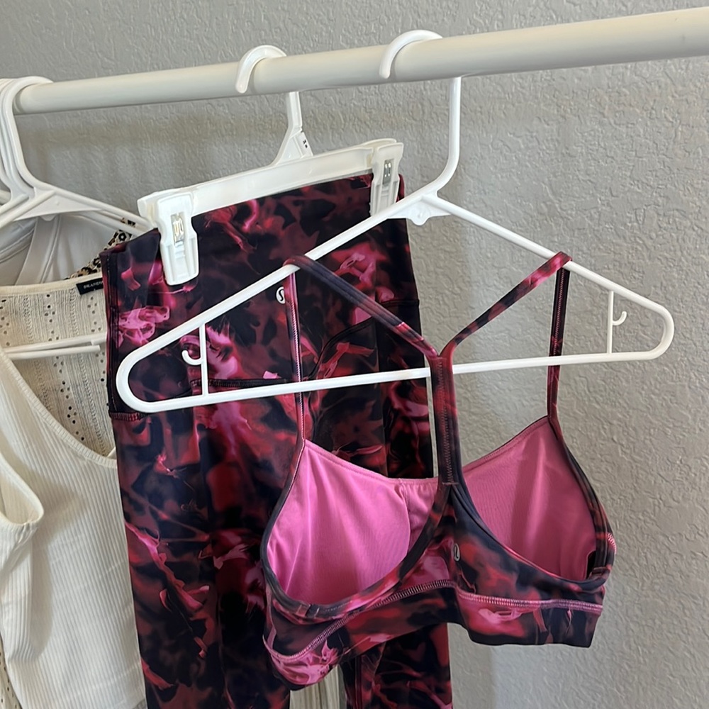 LULU BRA (leggings sold)